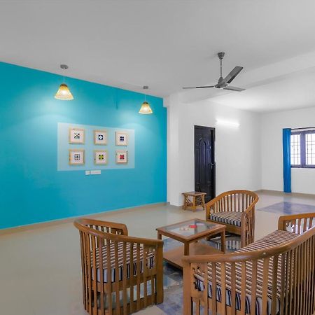 Kochi Oyo 79233 Hotel Hive Stays מראה חיצוני תמונה
