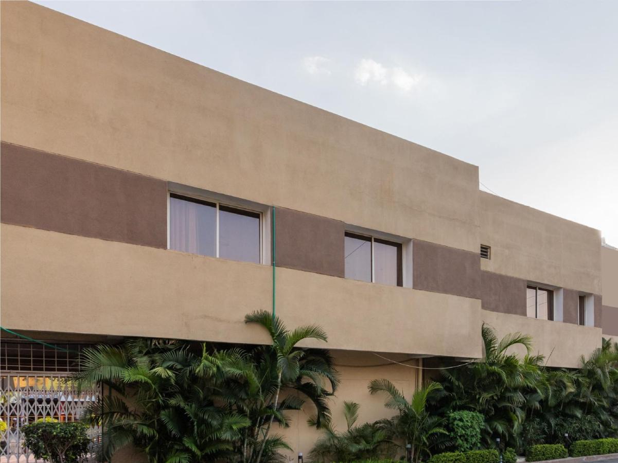 Kochi Oyo 79233 Hotel Hive Stays מראה חיצוני תמונה