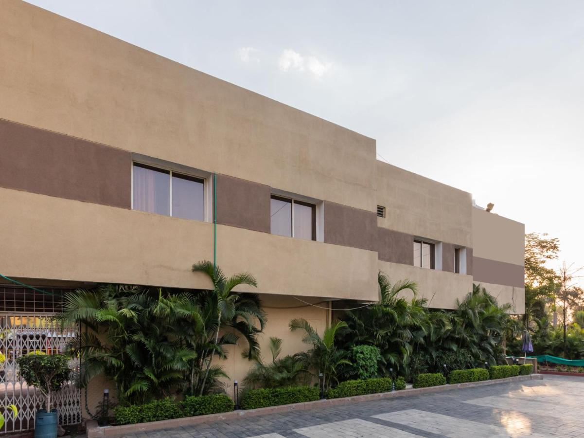 Kochi Oyo 79233 Hotel Hive Stays מראה חיצוני תמונה