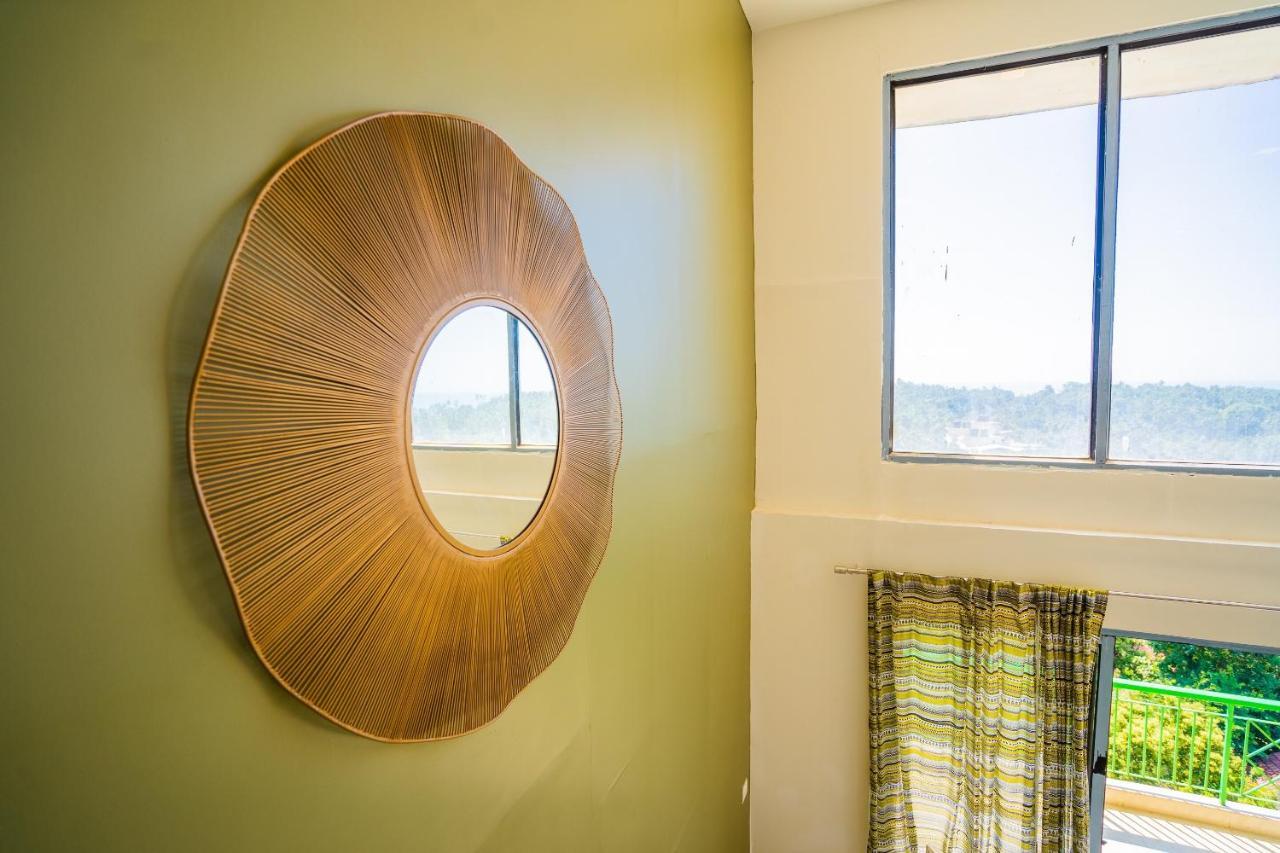 Kochi Oyo 79233 Hotel Hive Stays מראה חיצוני תמונה